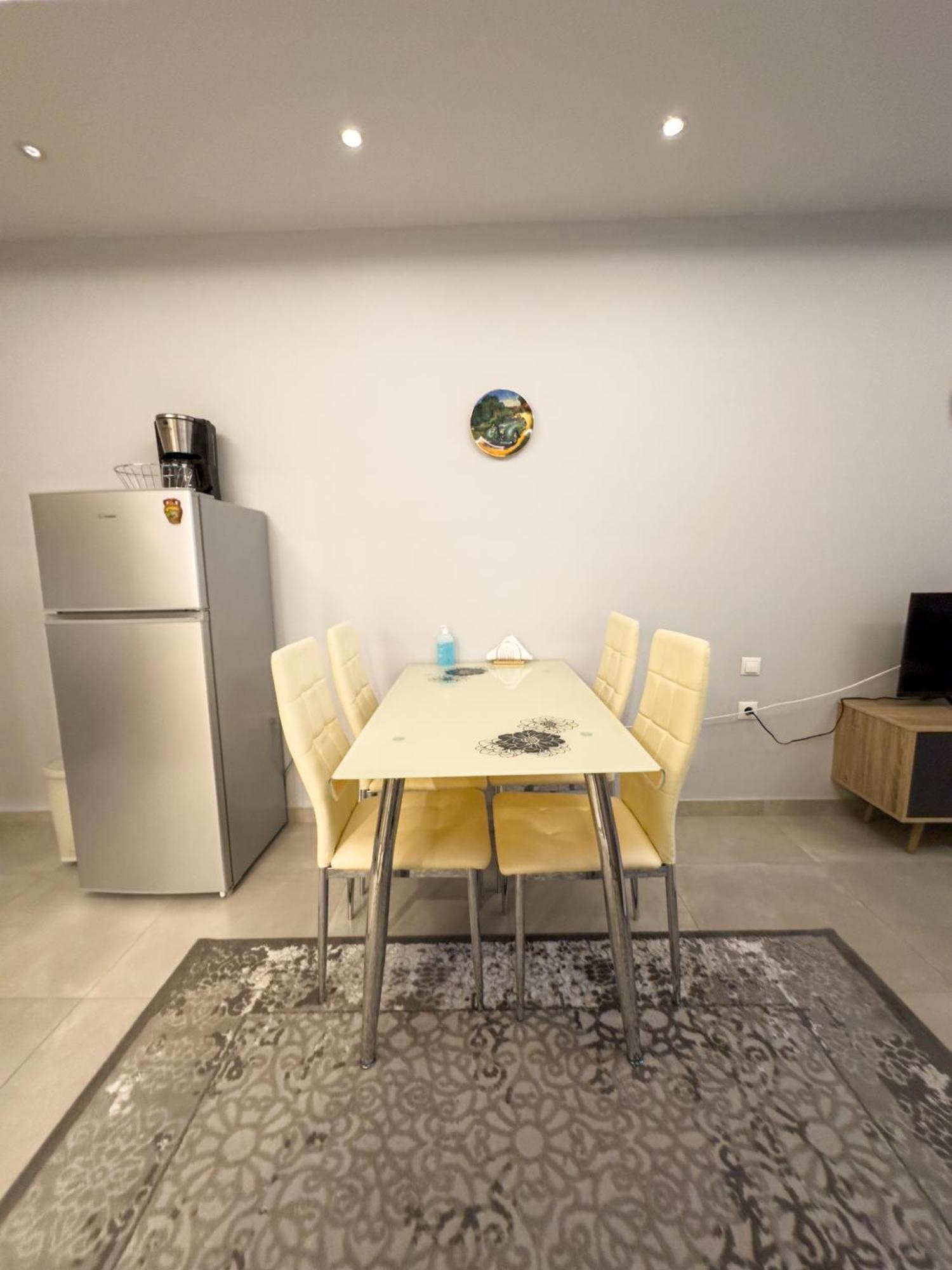 Contemporary & Spacious Renovated Apartment, Dt Syntagma, /Touristic Area Aten Exteriör bild